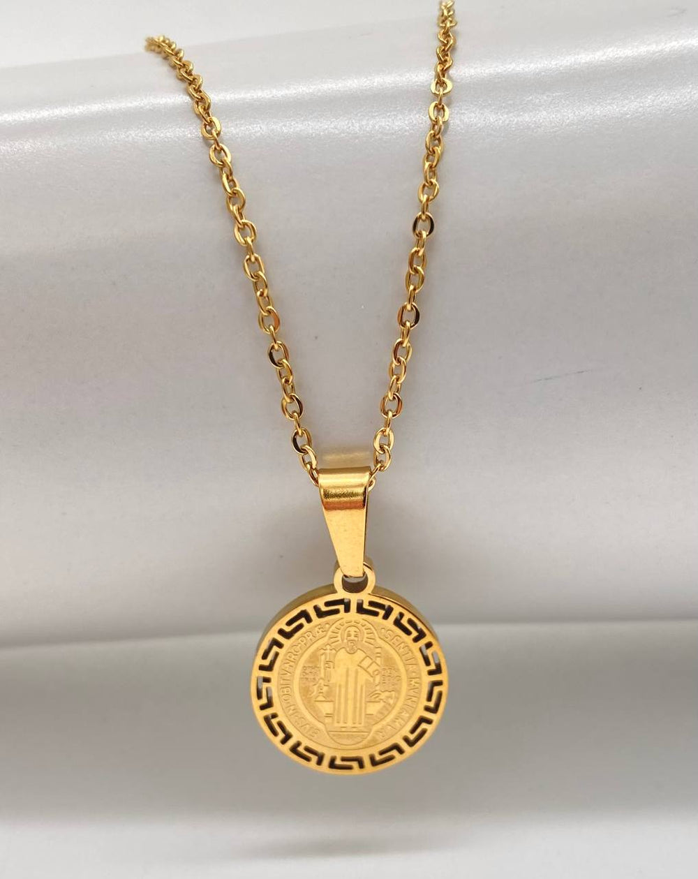 CADENA CON MEDALLA SAN BENITO EN ACERO INOXIDABLE