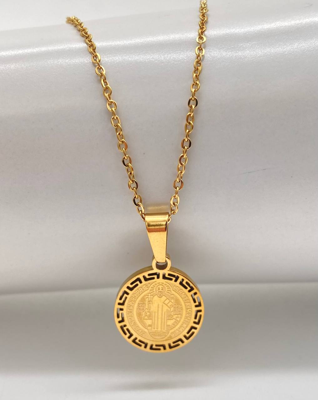 CADENA CON MEDALLA SAN BENITO EN ACERO INOXIDABLE