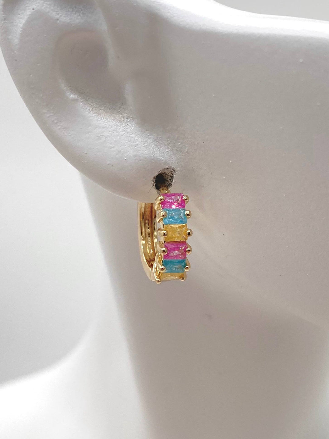 HUGGIE COLORES CHAPA DE ORO 18K