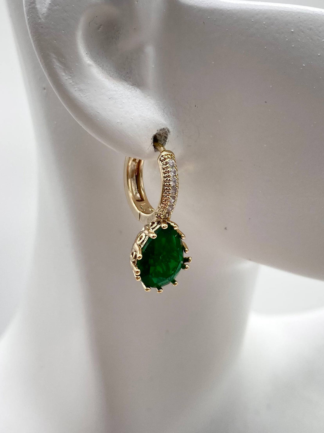 HUGGIE GOTA VERDE CHAPA DE ORO 18K