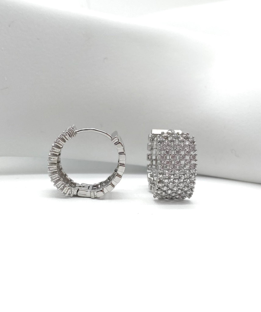 HUGGIE MALLA EN CHAPA DE RODIO ZIRCONIAS
