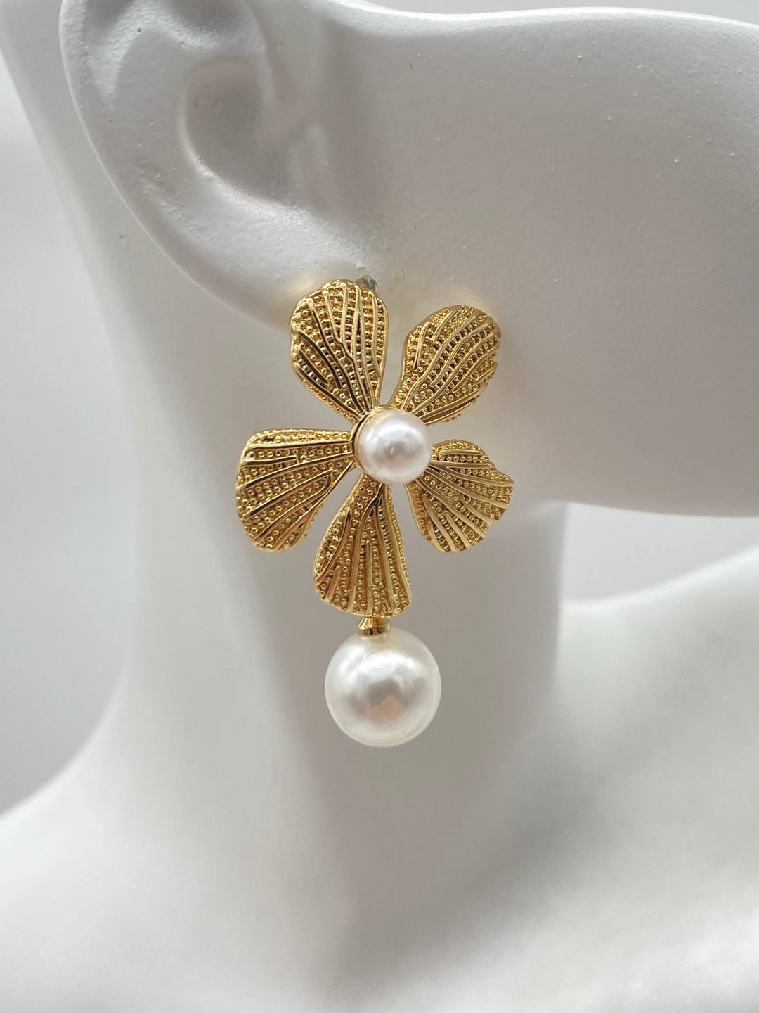 ARETE FLOR PERLA COLGANTE CHAPA DE ORO 18K