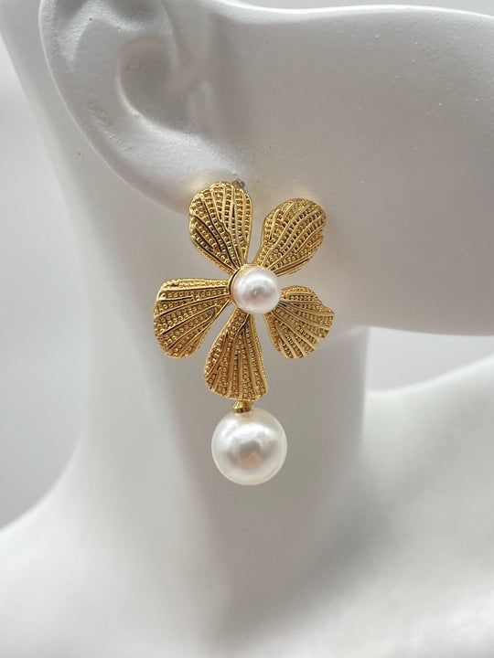 ARETE FLOR PERLA COLGANTE CHAPA DE ORO 18K