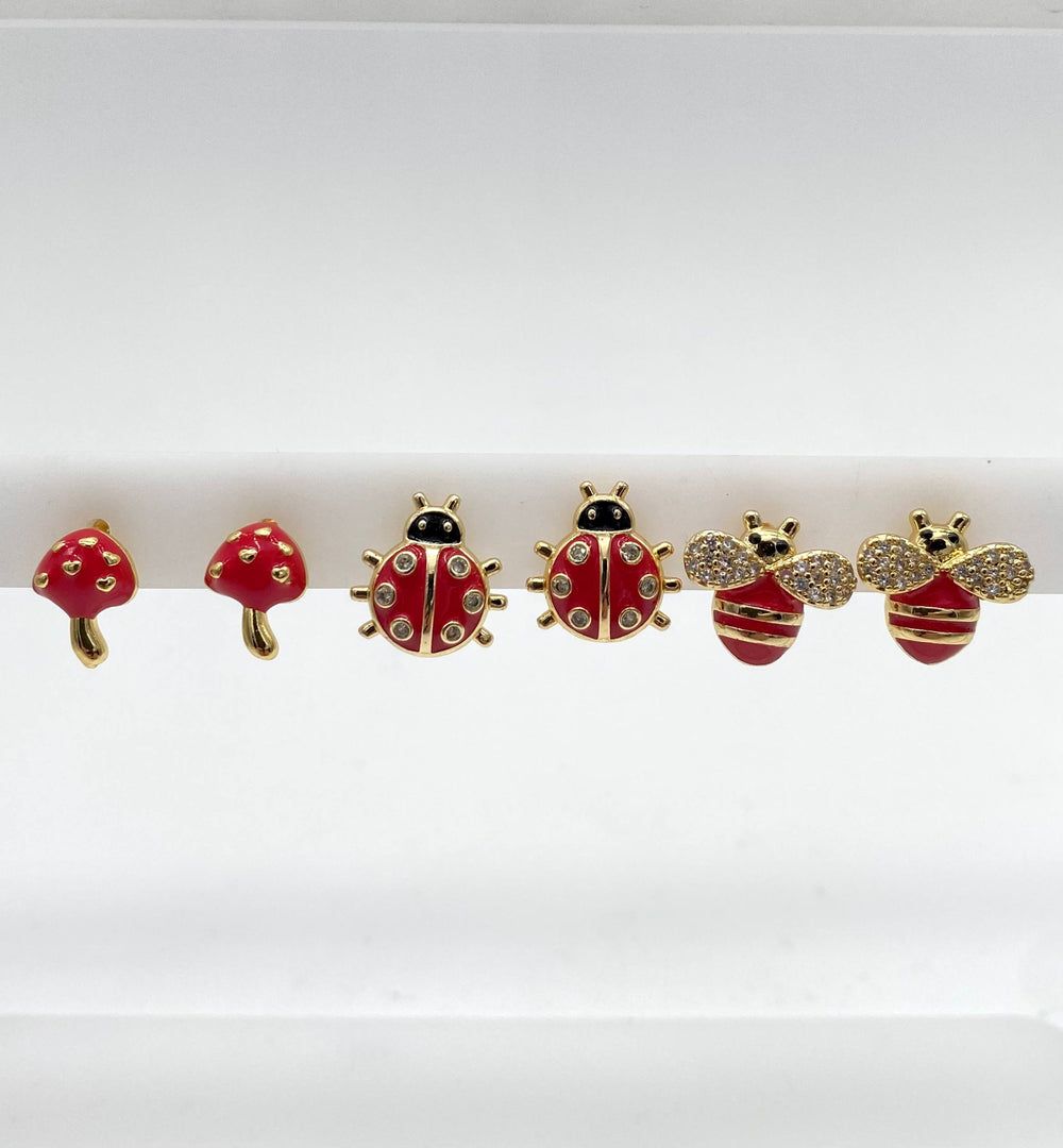 TRIO DE ARETES CATARINA ABEJA Y HONGO EN CHAPA DE ORO 18K