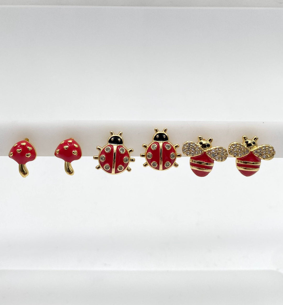 TRIO DE ARETES CATARINA ABEJA Y HONGO EN CHAPA DE ORO 18K
