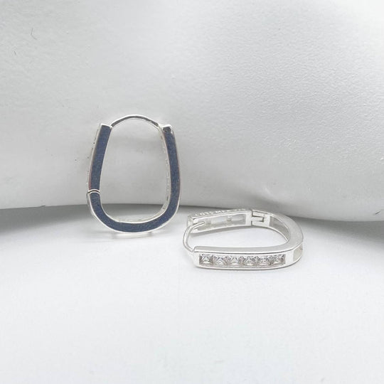 HUGGIE OVAL CON ZIRCONIA PLATA 925