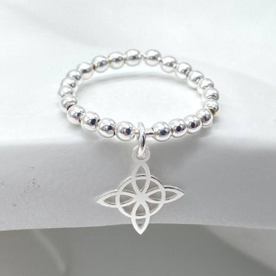 ANILLO CON NUDO DE BRUJA COLGANTE