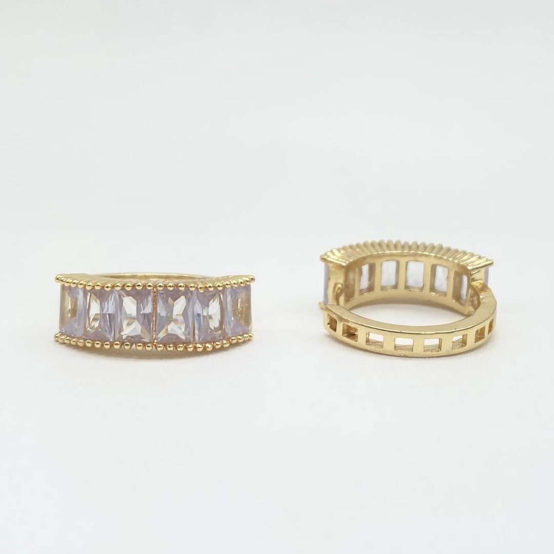 HUGGIE EN CHAPA DE ORO 18K