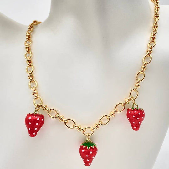 CADENA CON FRESAS COLGANTES