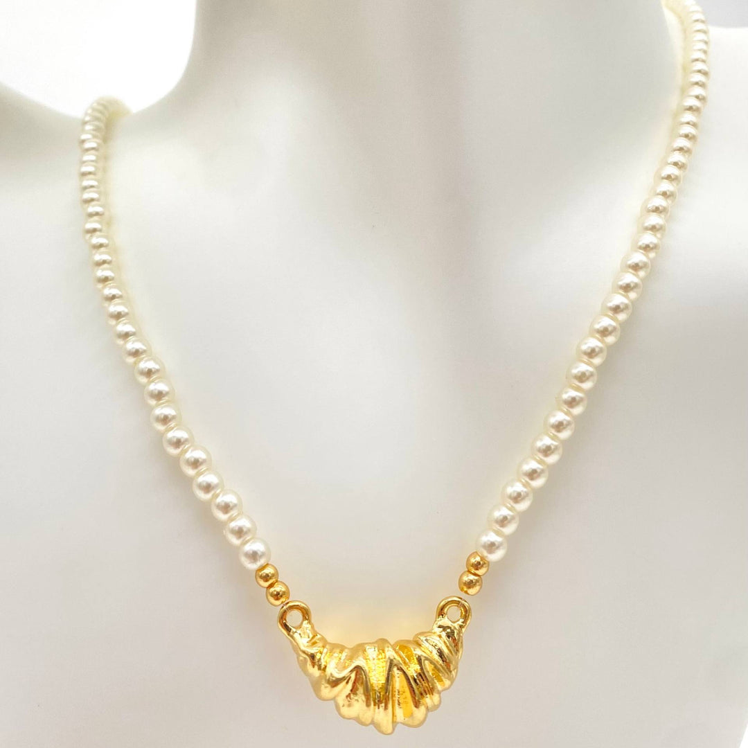 CADENA PERLAS CON DIJE EN CHAPA DE ORO 18K