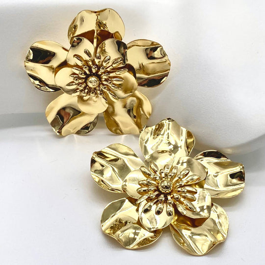 ARETE FLOR CHAPA DE ORO 18K