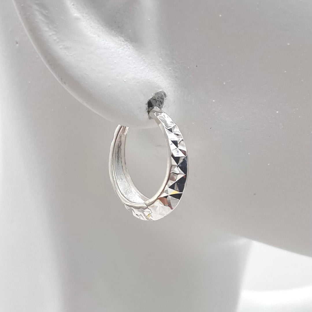 HUGGIE CON TEXTURA PLATA 925
