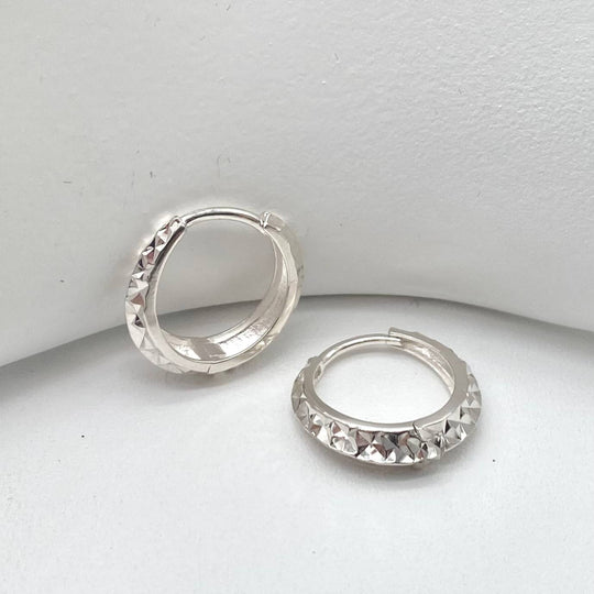 HUGGIE CON TEXTURA PLATA 925