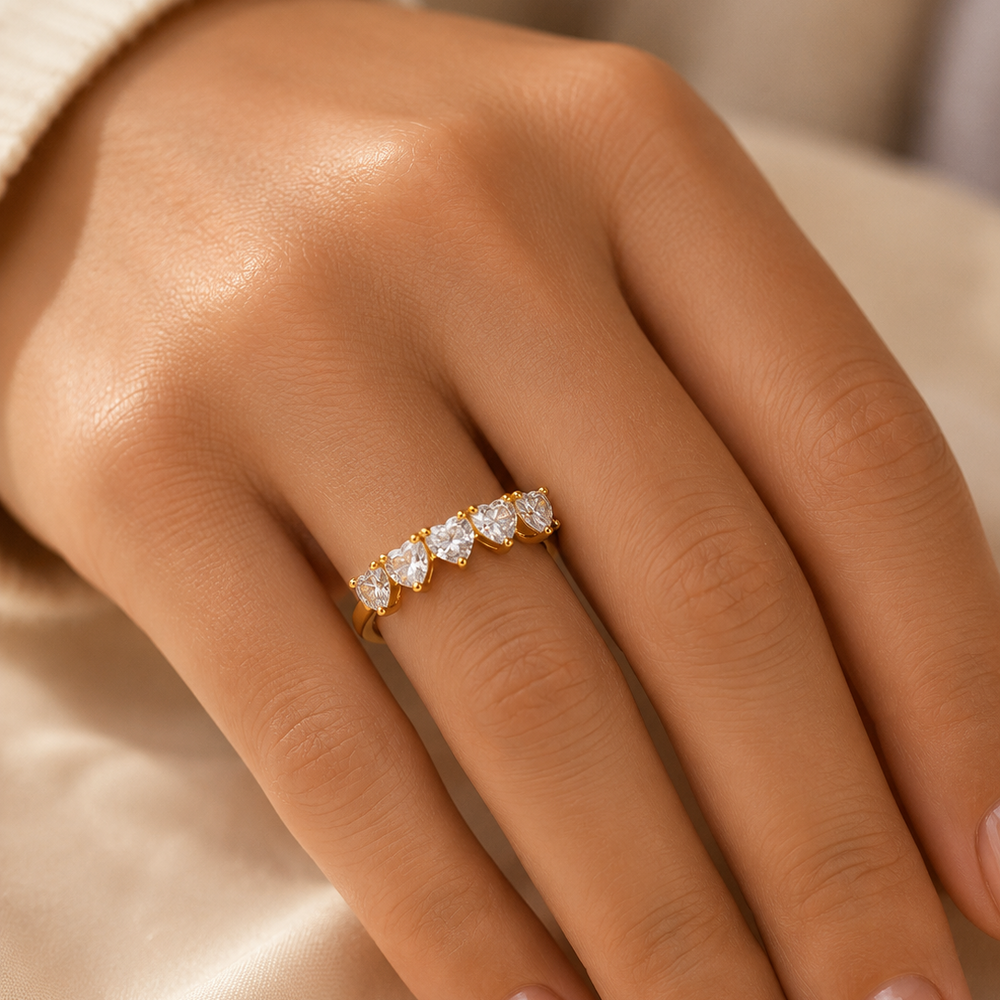 Anillo Ajustable Corazones de Zirconia en Chapa de Oro 18K | Mael Joyeria