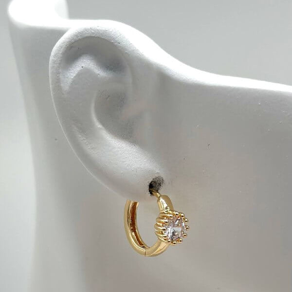 HUGGIE CON CIRCONIA Chapa de oro 18k