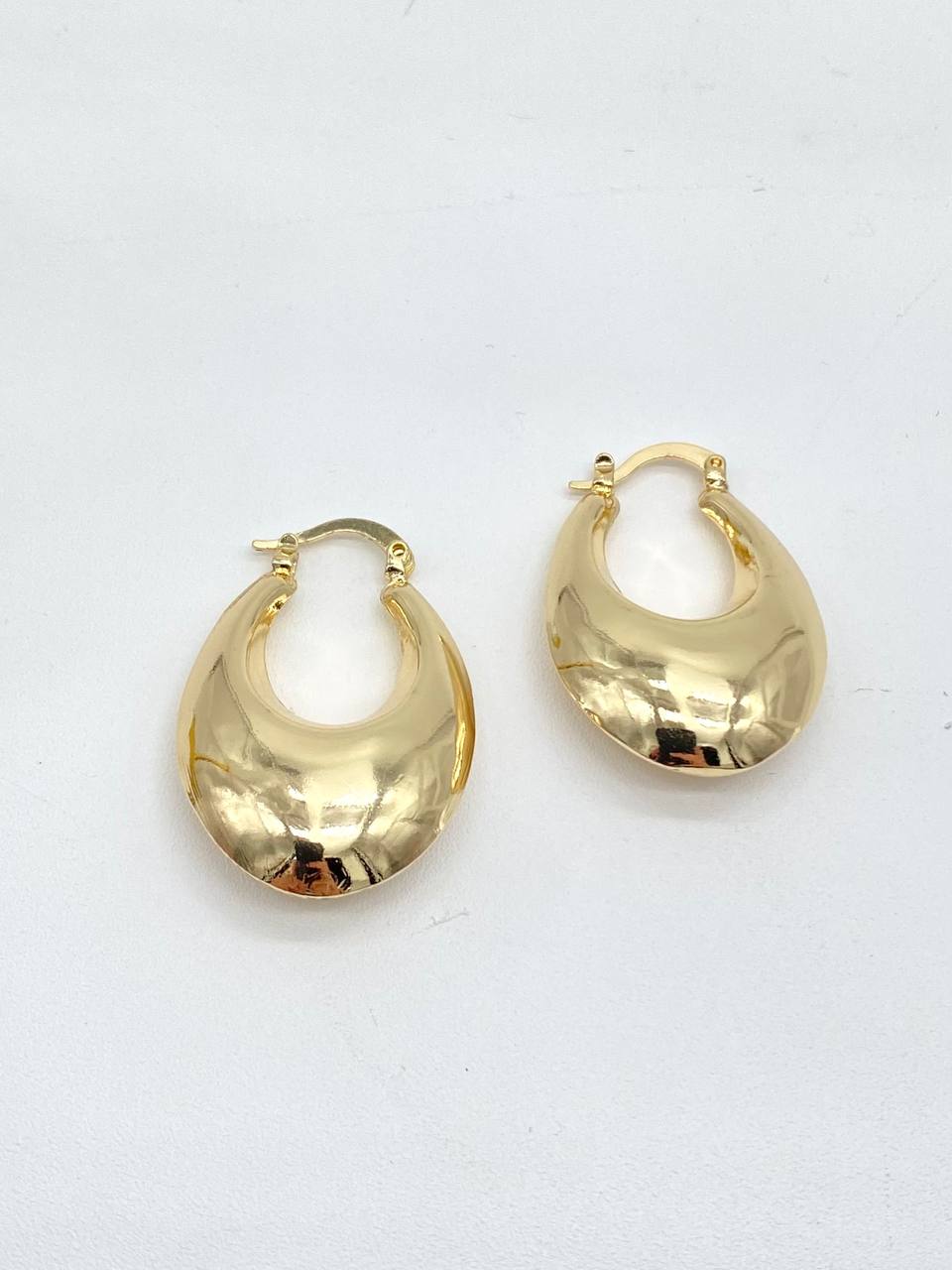 ARRACADA LISA EN CHAPA DE ORO 18K