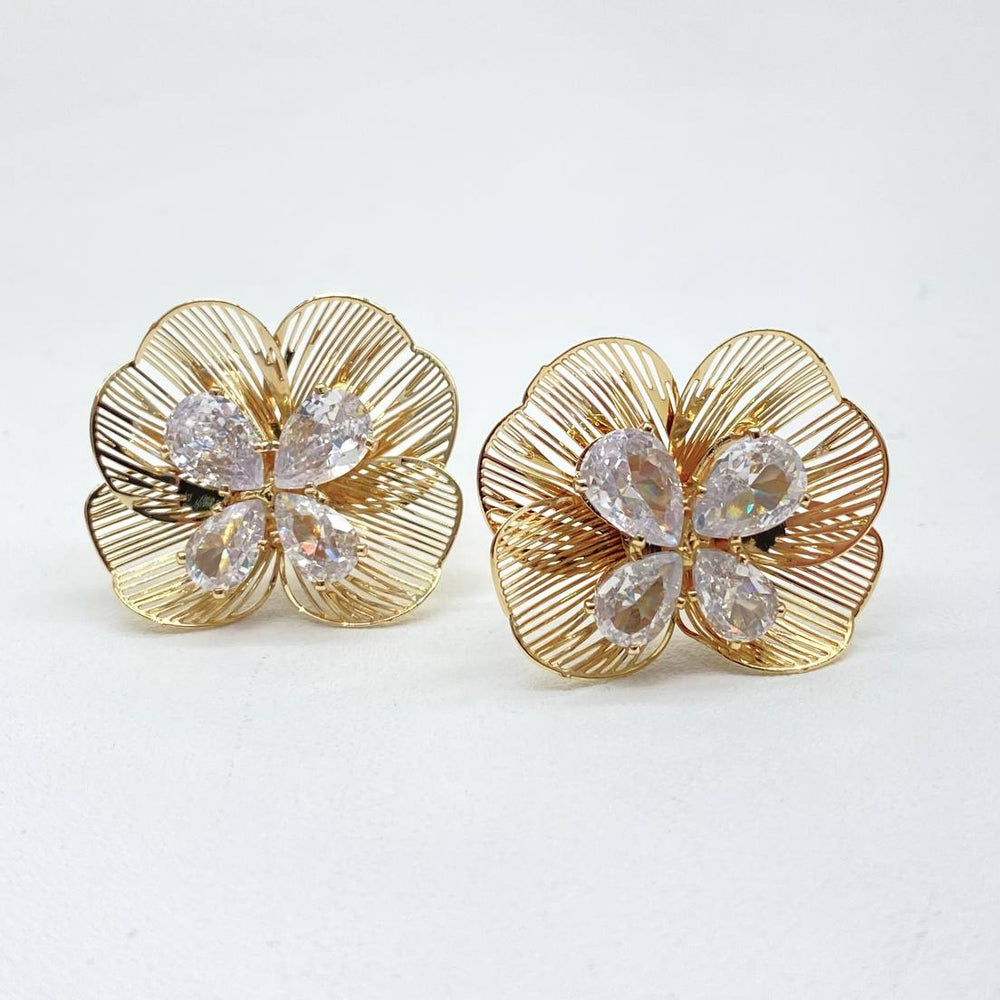 ARETE FLOR CHAPA DE ORO 18K