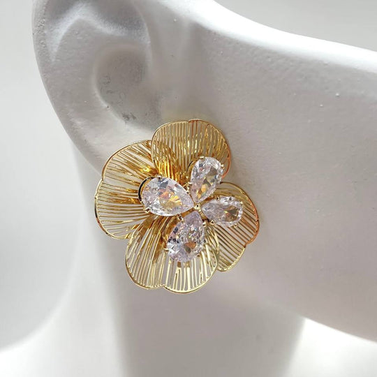 ARETE FLOR CHAPA DE ORO 18K