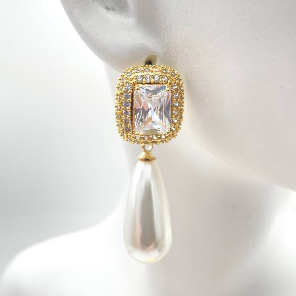 ARETE CUADRO CON PERLA COLGANTE