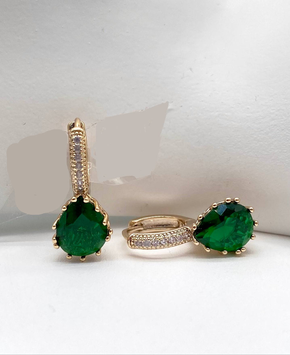HUGGIE GOTA VERDE CHAPA DE ORO 18K