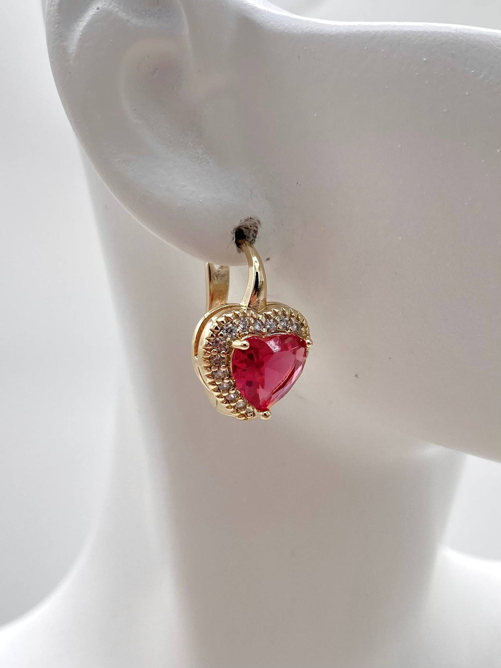 ARETE  CORAZON ROSA CHAPA DE ORO 18K