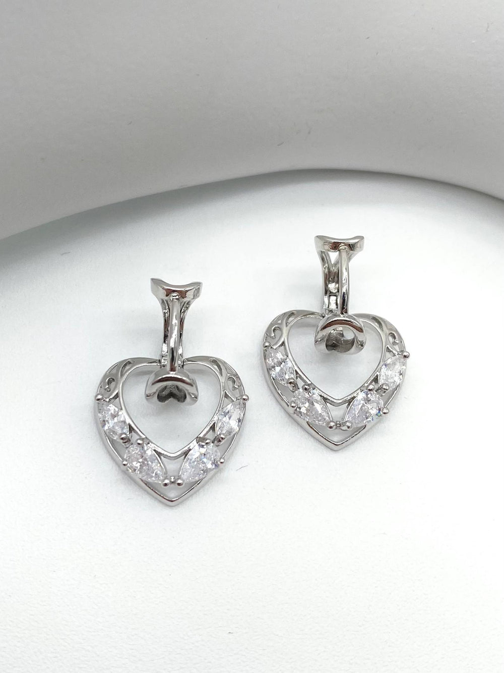 HUGGIE CORAZON COLGANTE CON ZIRCONIAS EN CHAPA DE RODIO