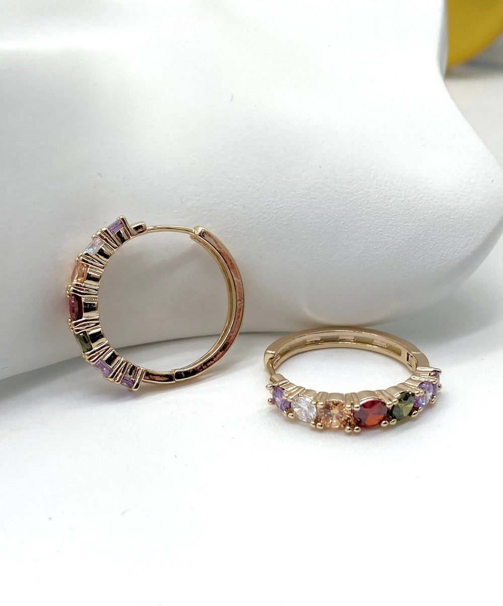 HUGGIE CON ZIRCONIAS COLORES CHAPA DE ORO 18K