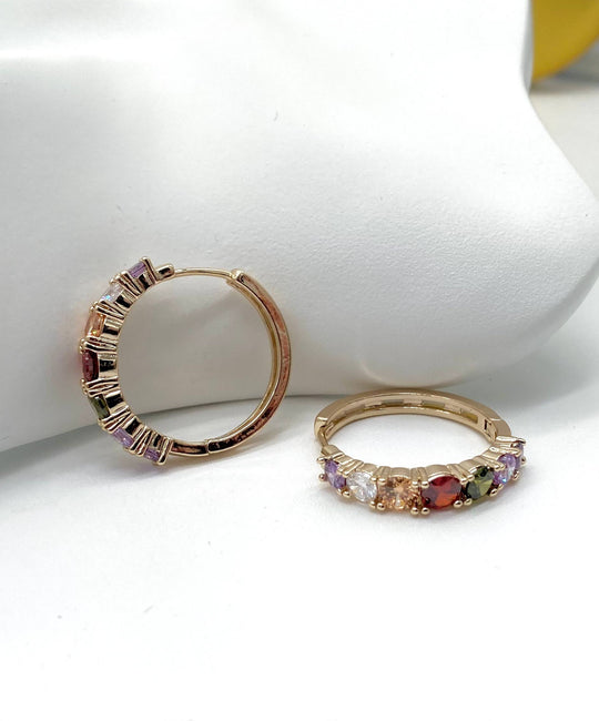HUGGIE CON ZIRCONIAS COLORES CHAPA DE ORO 18K