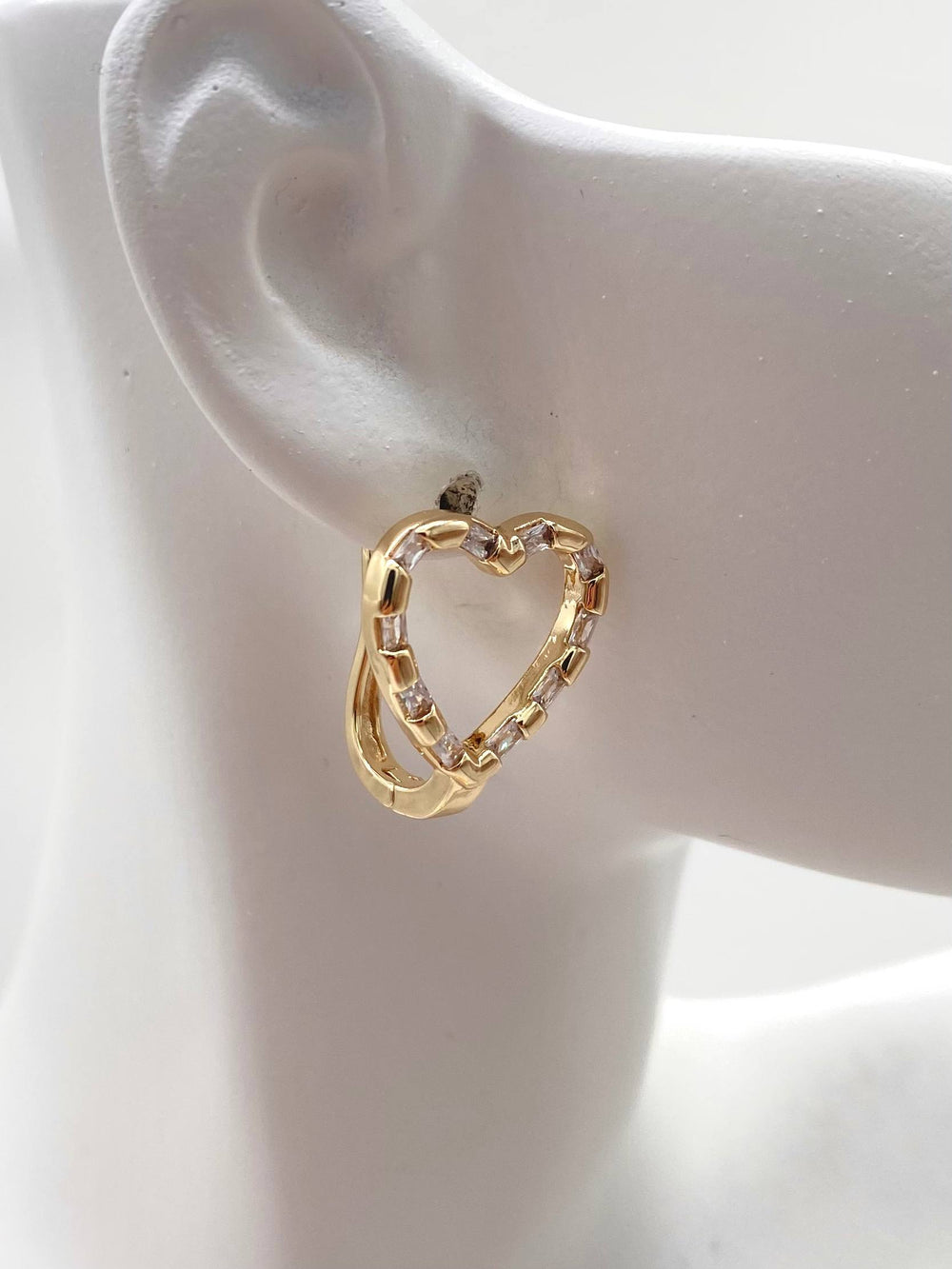 HUGGIE CORAZON CHAPA DE ORO 18K