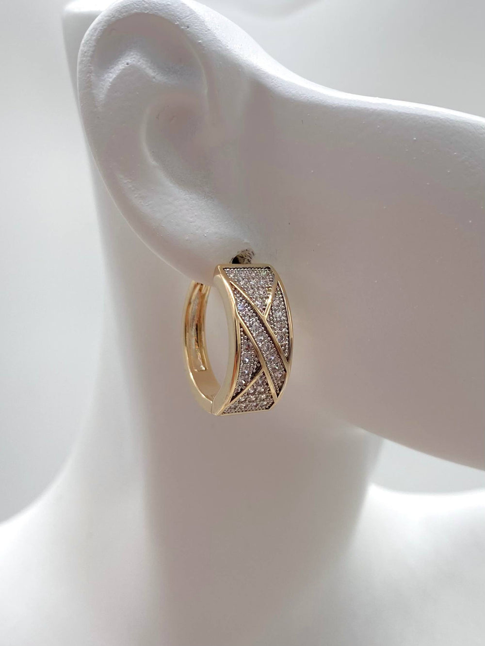 ARETE LINEA CHAPA DE ORO 18K