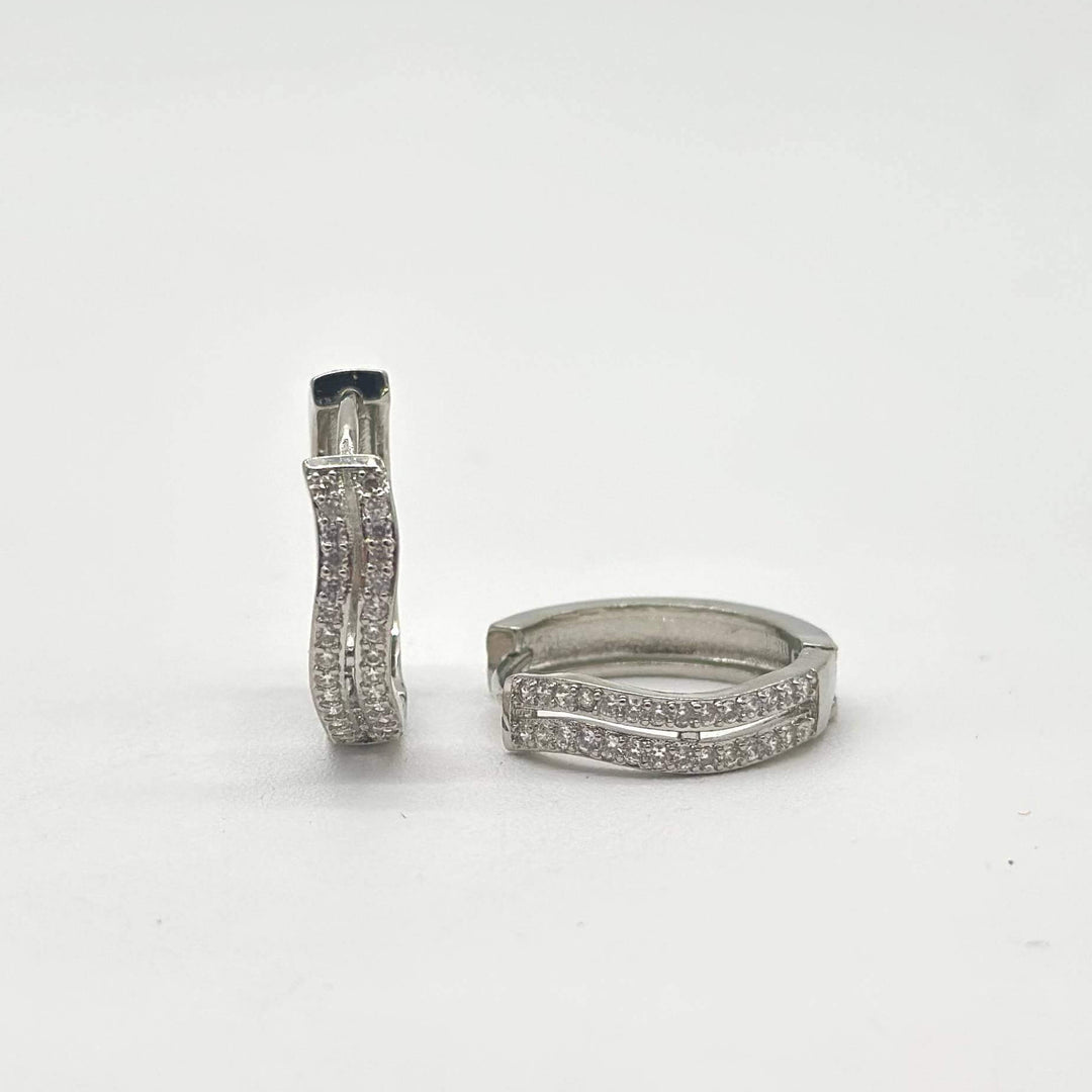 Huggie curvo– Chapa de rodio 18K | MAEL