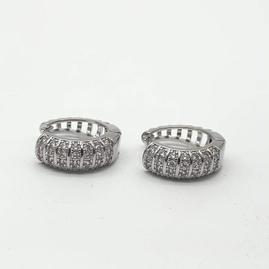 Huggie zirconia– Chapa de rodio 18K | MAEL