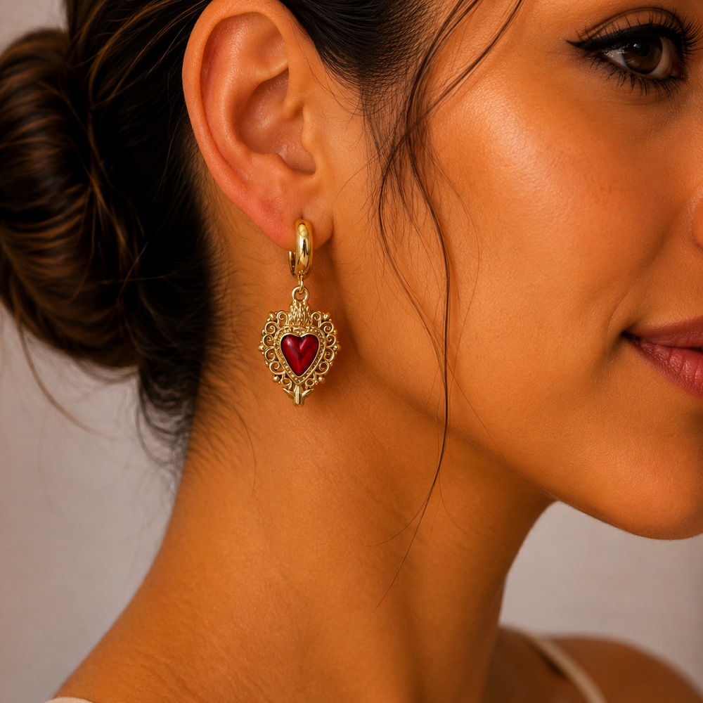 Aretes Corazón Milagro Rojo Vintage en Chapa de Oro | Mael Joyería