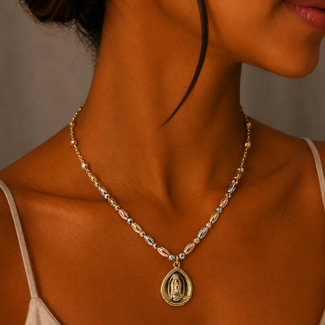 Collar Tricolor Virgen de Guadalupe en Chapa de Oro  | Mael Joyería