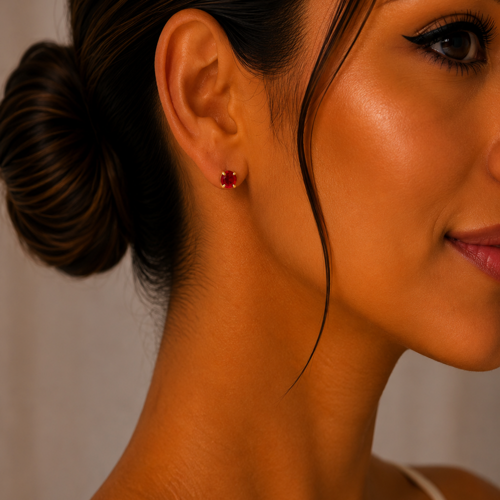 Broqueles con Zirconia Roja en Chapa de Oro |Mael Joyería