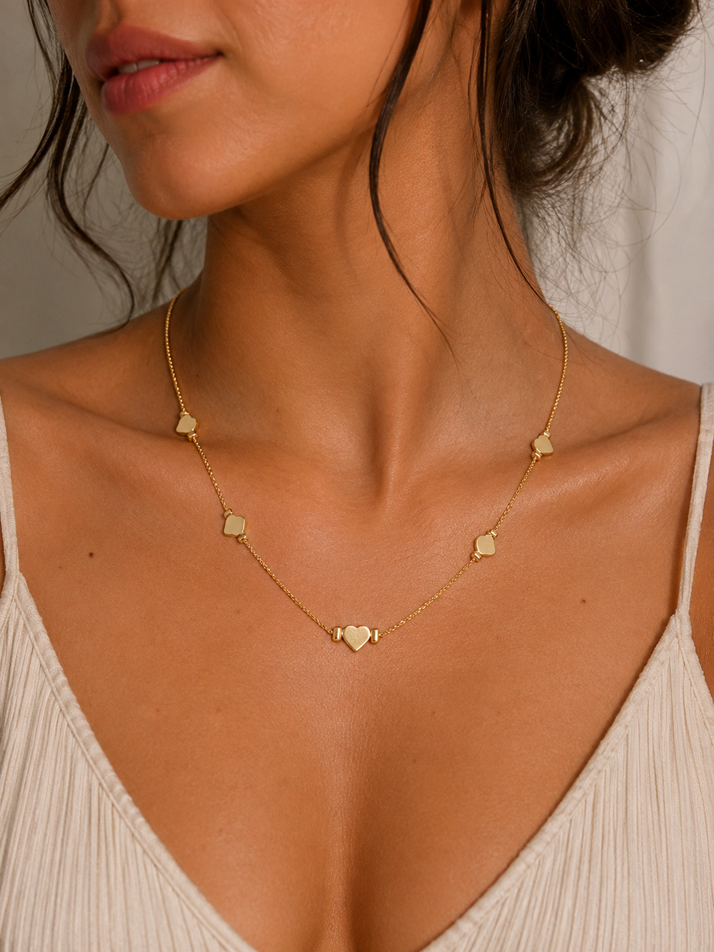 Collar Corazones Minimalistas en Chapa de Oro | Mael Joyería