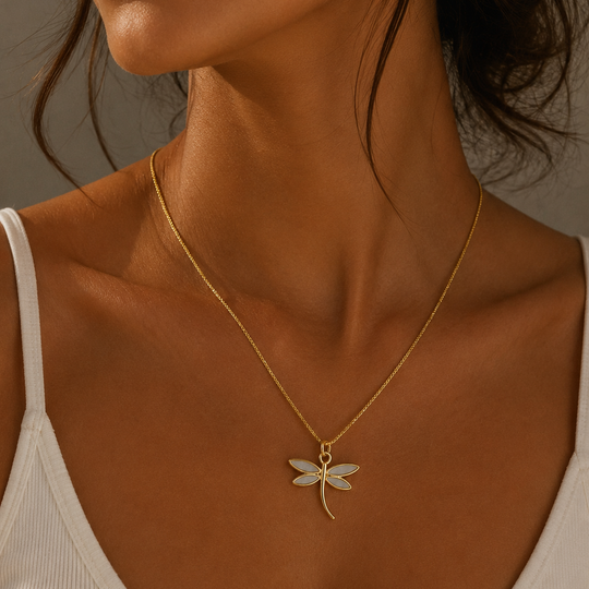 Collar Libélula con Nácar en Chapa de Oro  | Mael Joyería