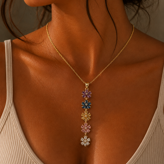 Collar con Dije de Flores Multicolor en Zirconias en Chapa de Oro | Mael Joyería