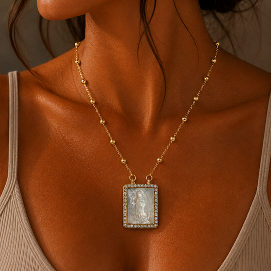 Collar Virgen de Guadalupe con Madre Perla y Zirconias en Chapa de Oro | Mael Joyería