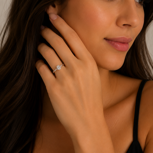 Anillo Solitario Clásico de Plata 925 con Zirconia Ovalada | Mael Joyería