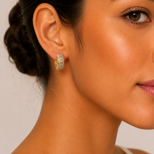 Huggies Clásicos con Zirconias en Chapa de Oro 18K | Mael Joyería