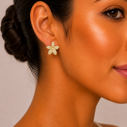 Broqueles Flor de Zirconias en Chapa de Oro 18K | Mael Joyería