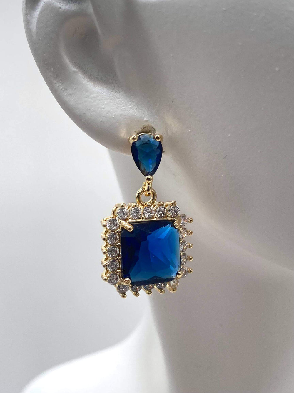 Set Azul princesa – Dije, cadena y aretes en Chapa de Oro 18K | MAEL