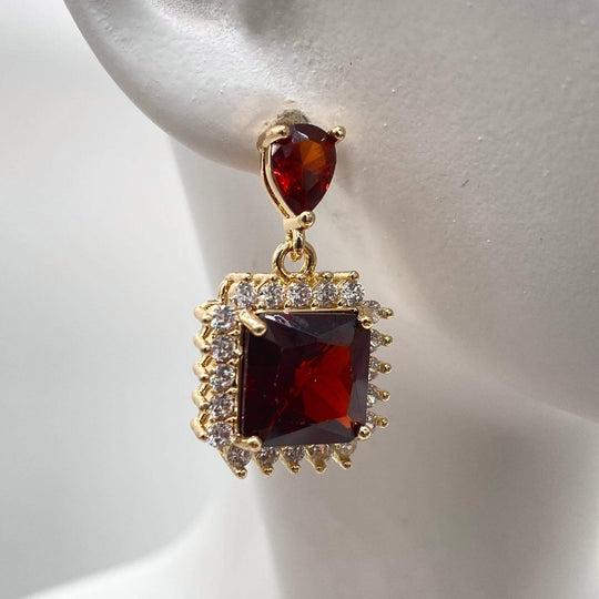 Set cuadro rojo – Dije, cadena y aretes en Chapa de Oro 18K | MAEL