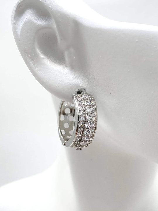 Huggie zirconias– Chapa de Rodio 18K | MAEL