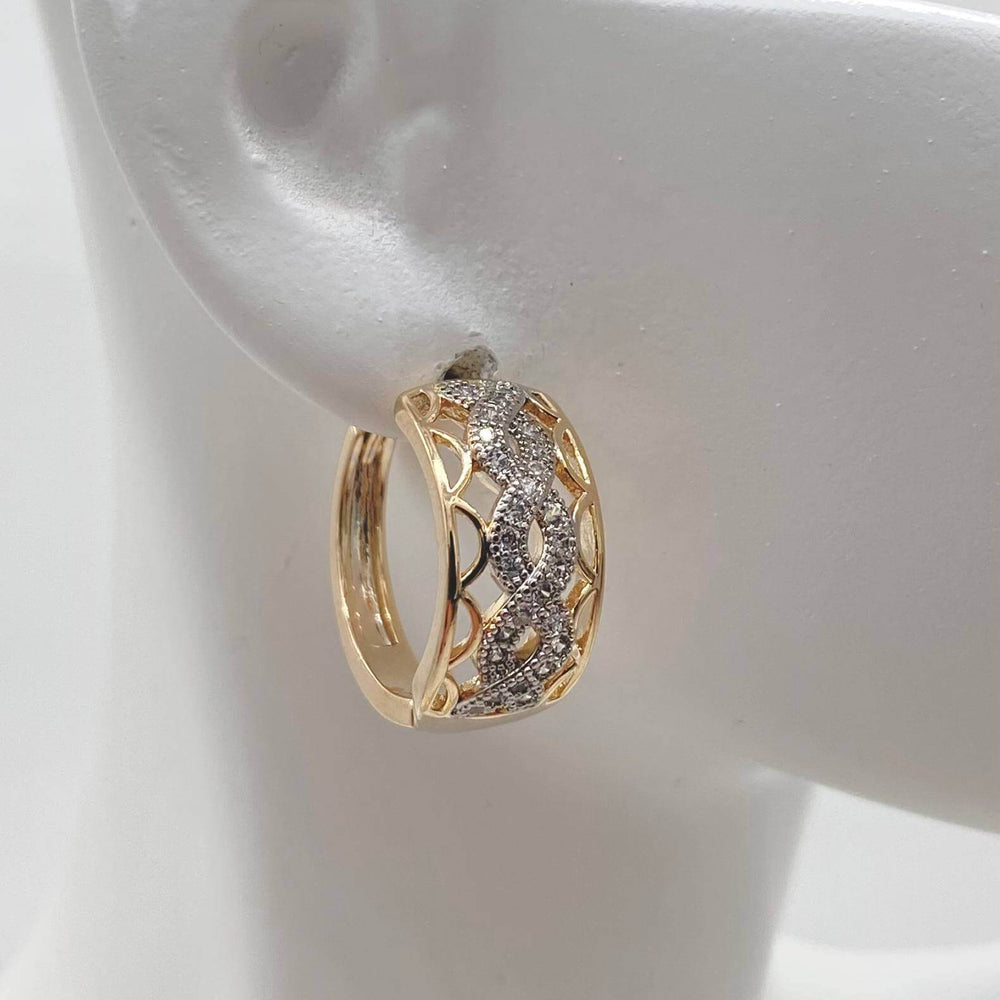 Huggie infinito– Chapa de oro 18K | MAEL