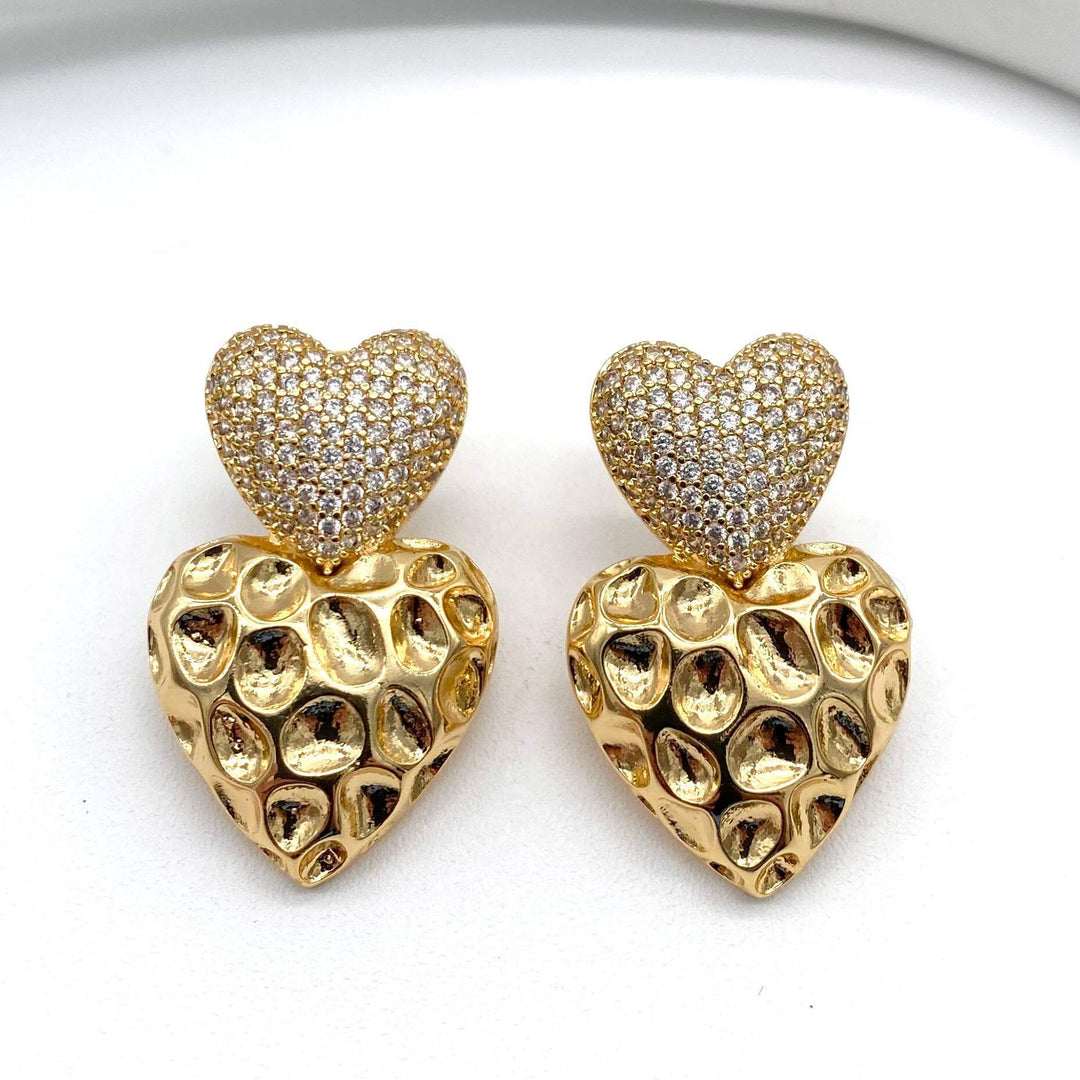 Aretes doble corazon con zirconias – Chapa de Oro 18K | MAEL