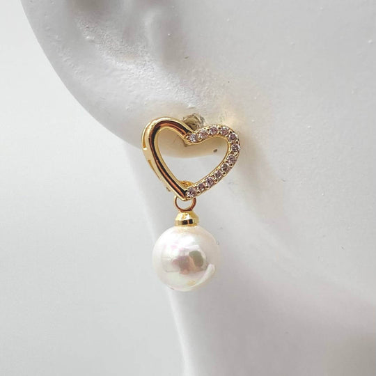 Broquel corazon con zirconias y perla – Chapa de Oro 18K | MAEL