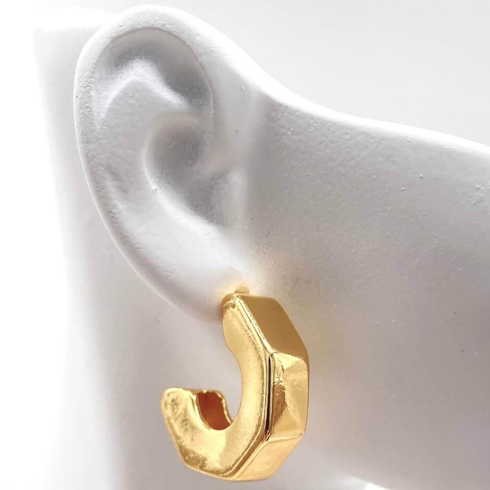 ARETE EN CHAPA DE ORO 18K