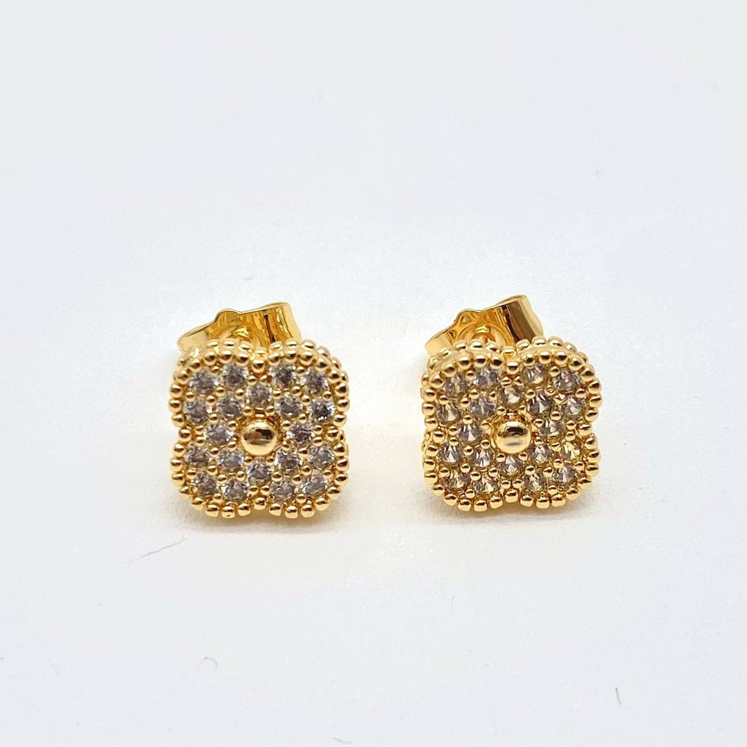 BROQUEL TREBOL CHAPA DE ORO 18K